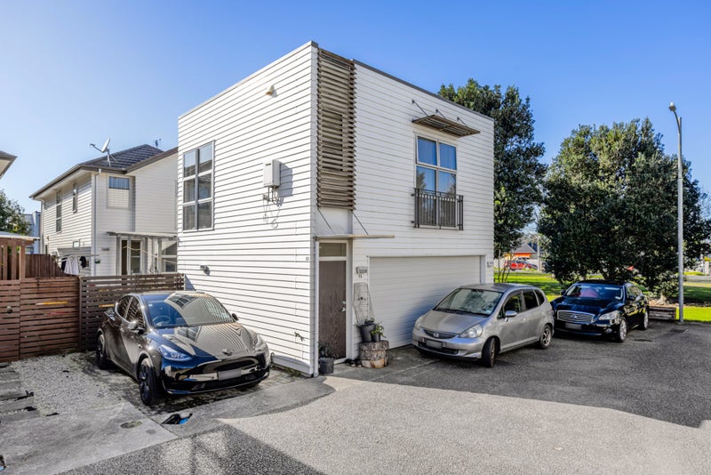13 Phar Lap Crescent, Takanini, Papakura, Auckland - Carousel 2