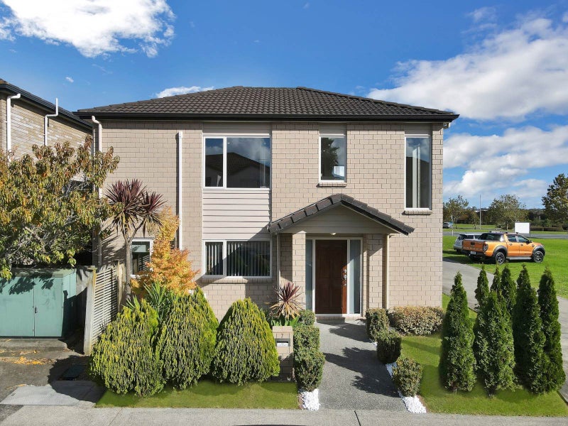 7 Agapanthus Place, Flat Bush, Auckland - Carousel 1