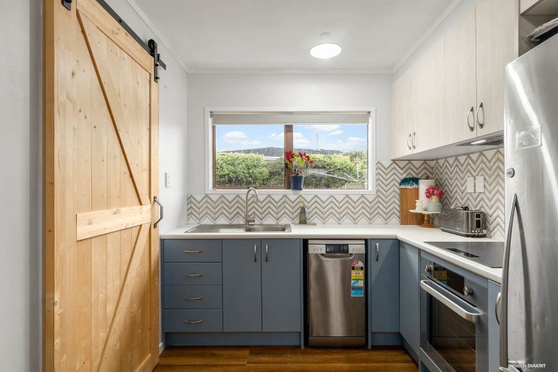 2/231 Queen Street, Pukekohe, Franklin, Auckland - Carousel 1