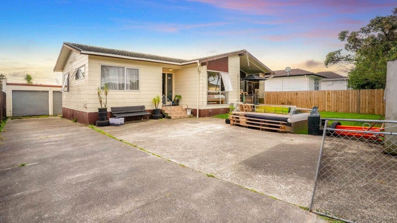 25 Dissmeyer Drive, Clover Park, Auckland - Carousel 1