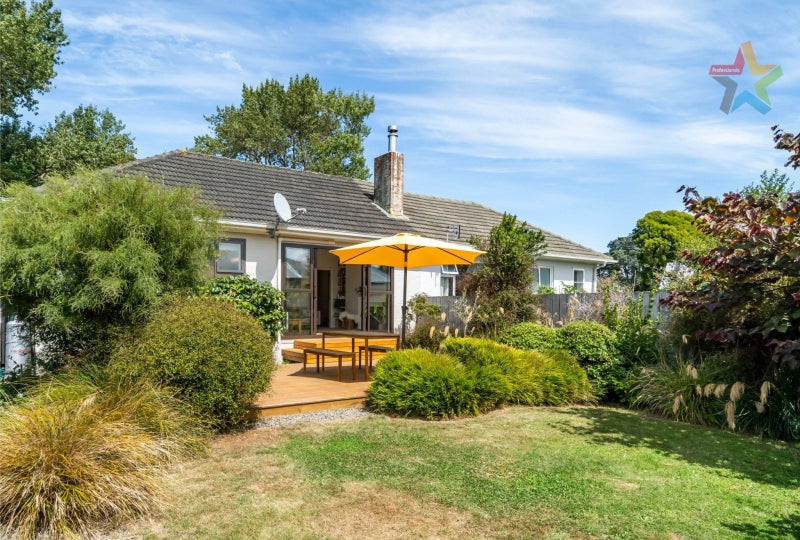 225 Riverside Drive, Waterloo, Lower Hutt - Carousel 1