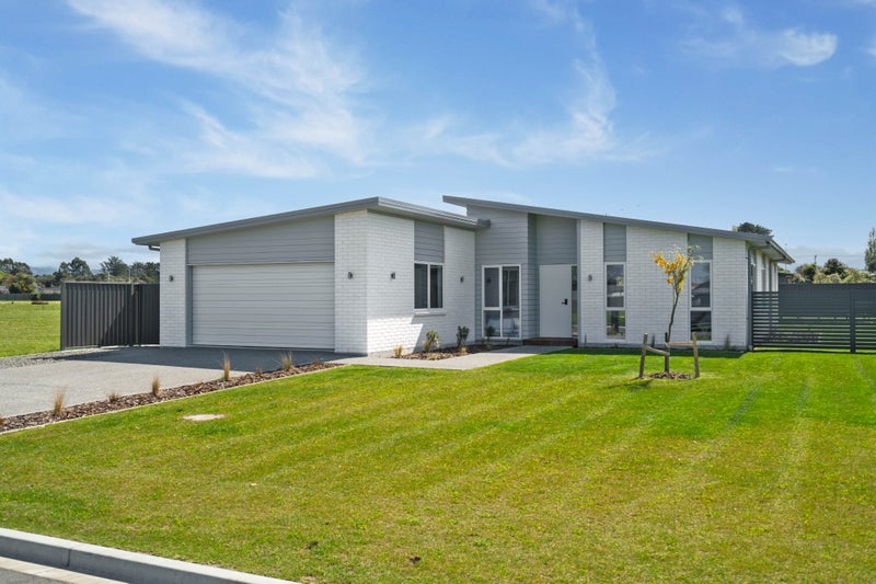 4 Ross Taylor Lane, Upper Plain, Masterton - Carousel 1
