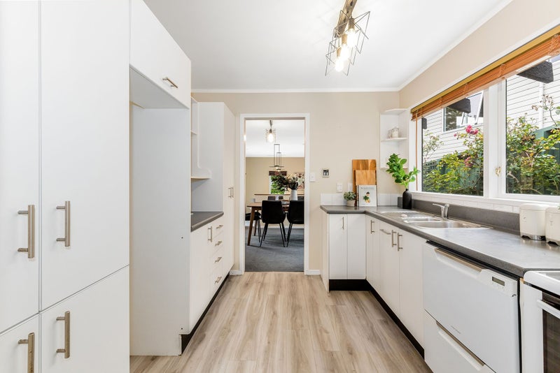 26 Cannon Lane, Whitby, Porirua - Carousel 2