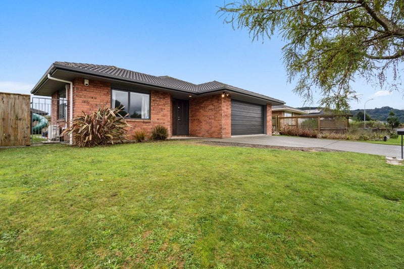 22 Percy Kinsman Crescent, Riverstone Terraces, Upper Hutt - Carousel 1