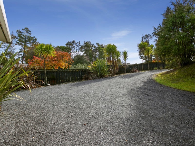 979 River Road, Broadlands - Carousel 15