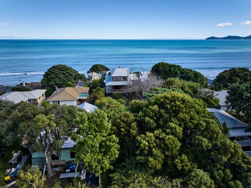 21 Wellington Road, Paekakariki - Carousel 2