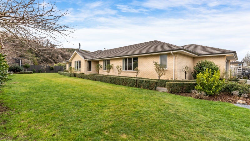 17 Railway Terrace, Coalgate - Carousel 1