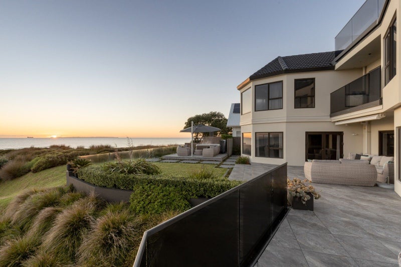 171 Oceanbeach Road, Mount Maunganui, Mount Maunganui - Carousel 1