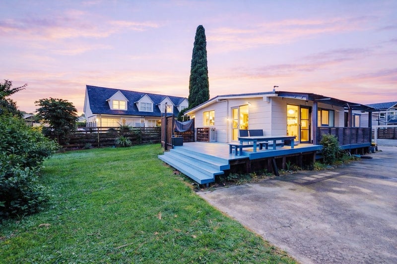 32 Akoranga Drive, Northcote, Auckland - Carousel 1