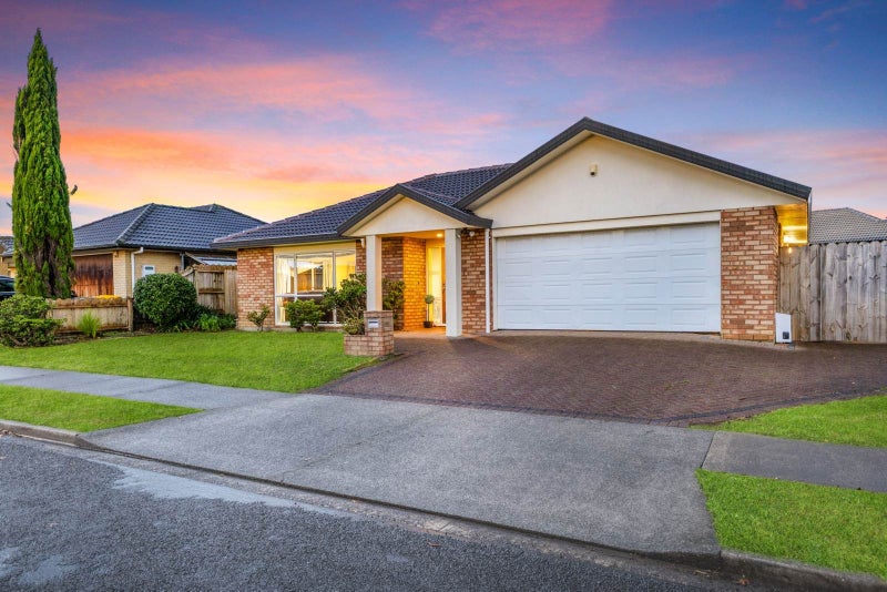 8 Macnean Drive, East Tamaki Heights, Auckland - Carousel 1