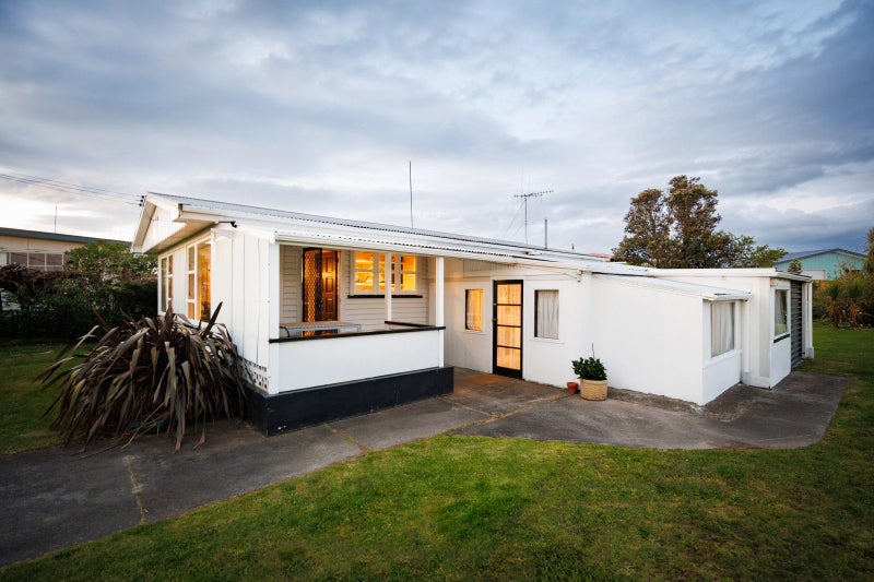 31 Roore Street, Foxton Beach, Foxton - Carousel 1