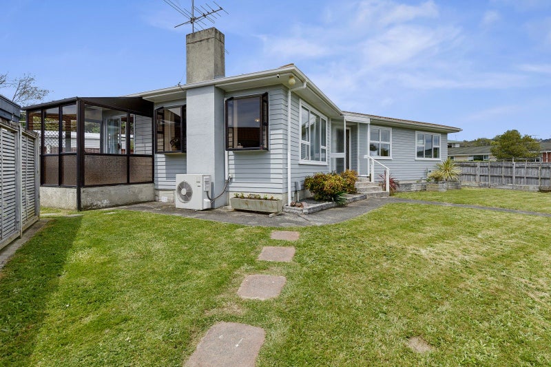 2 Whirinaki Crescent, Heretaunga, Upper Hutt - Carousel 1