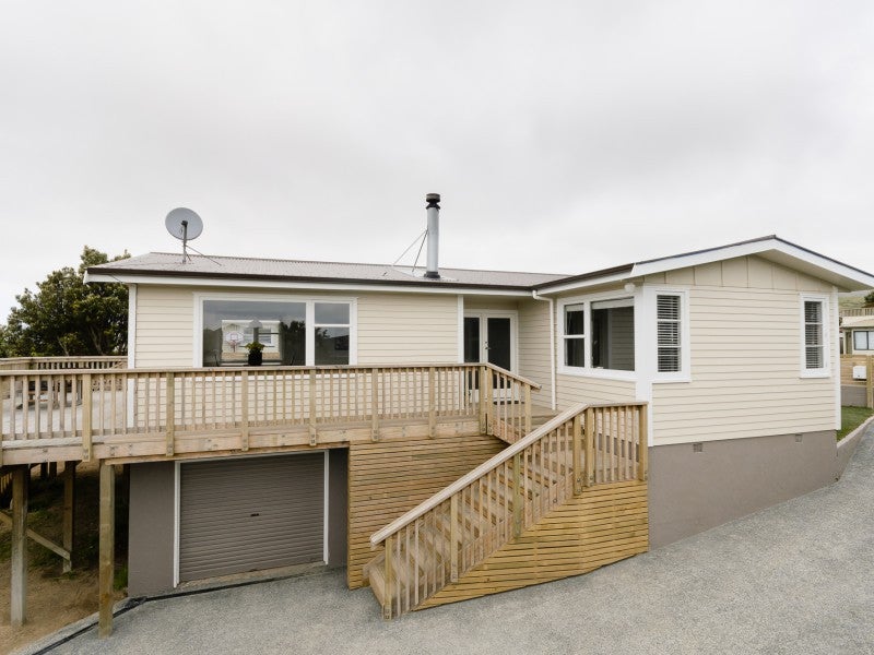 16 Glenamoy Crescent, Johnsonville, Wellington - Carousel 1