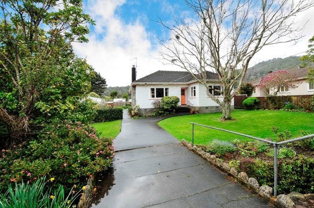 7 Tawhai Street, Stokes Valley, Lower Hutt - Carousel 2