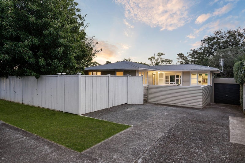 40 Paragon Avenue, Beach Haven, Auckland - Carousel 1
