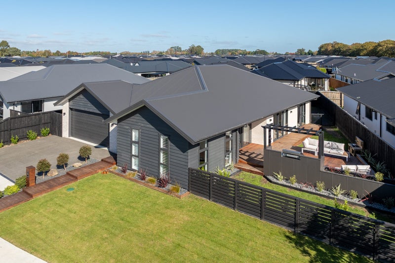 13 Stackwood Avenue, Woodend, Woodend - Carousel 26