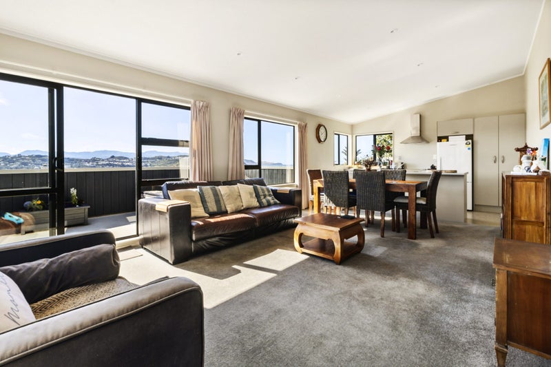 78D Queens Drive, Lyall Bay, Wellington - Carousel 2