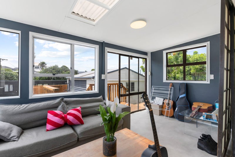 23 Reid Road, New Lynn, Auckland - Carousel 22