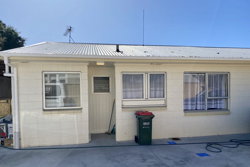 2/85 Clyde Street, Hamilton East, Hamilton, Waikato - Carousel 1