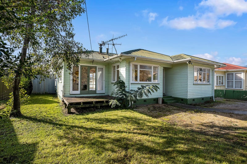 17 Willow Street, Takaka - Carousel 17