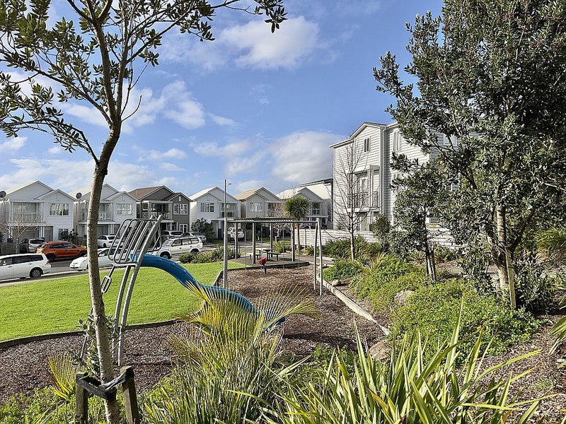 7 Manawatere Way, Flat Bush, Auckland - Carousel 2