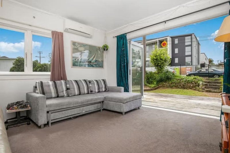 1/9 Kenderdine Road, Papatoetoe, Auckland - Carousel 2