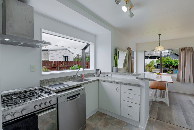 11 Spackman Crescent, Paraparaumu - Carousel 2