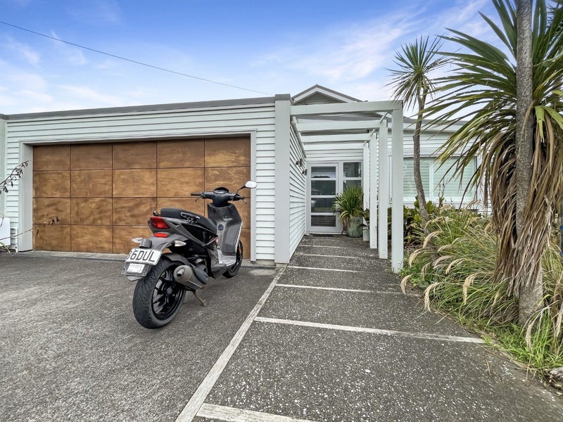 26 Mantell Street, Seatoun, Wellington - Carousel 26
