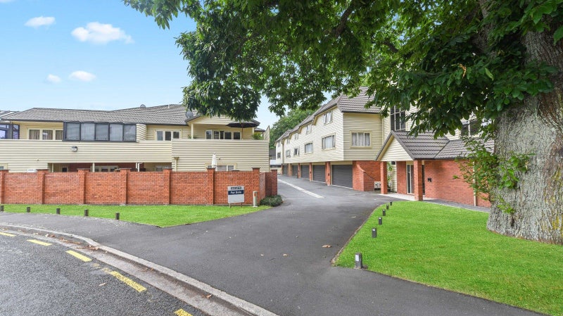 2I Riro Street, Hamilton East, Hamilton - Carousel 13