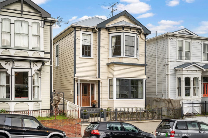11 Dee Street, Island Bay, Wellington - Carousel 1