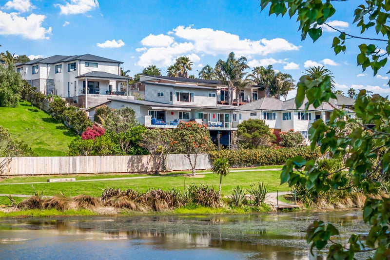 17 Hawaiian Parade, Arkles Bay, Whangaparaoa - Carousel 1