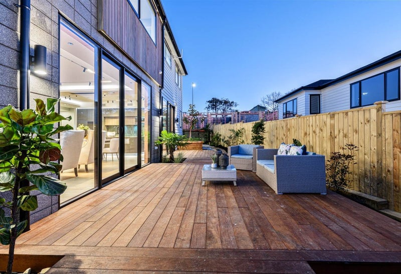 24 Hooten Place, Oteha, Auckland - Carousel 2