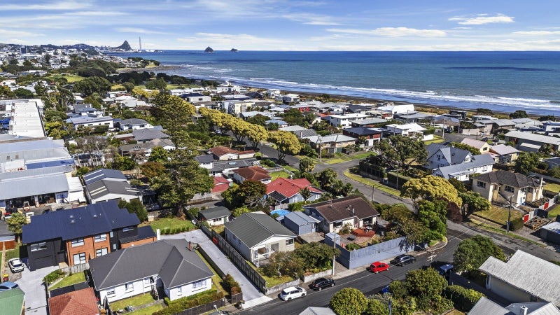 6 Henui Street, Strandon, New Plymouth - Carousel 30
