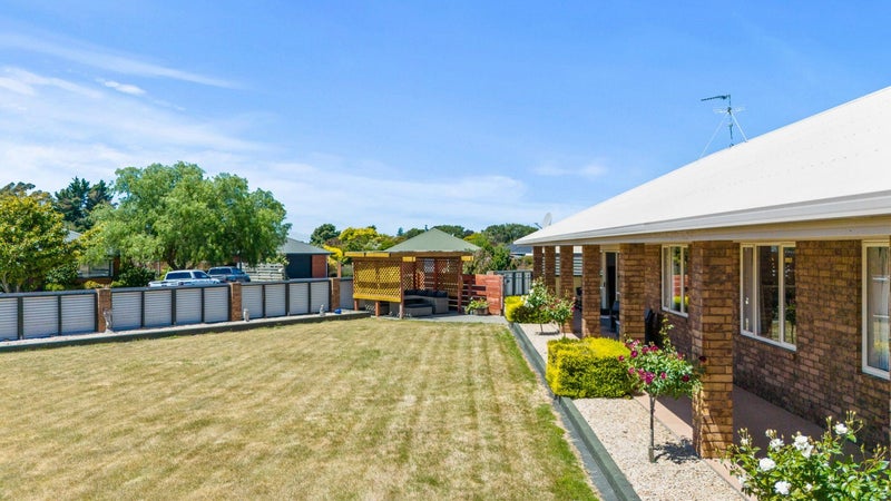 10 Temple Mews, Renwick, Renwick - Carousel 2