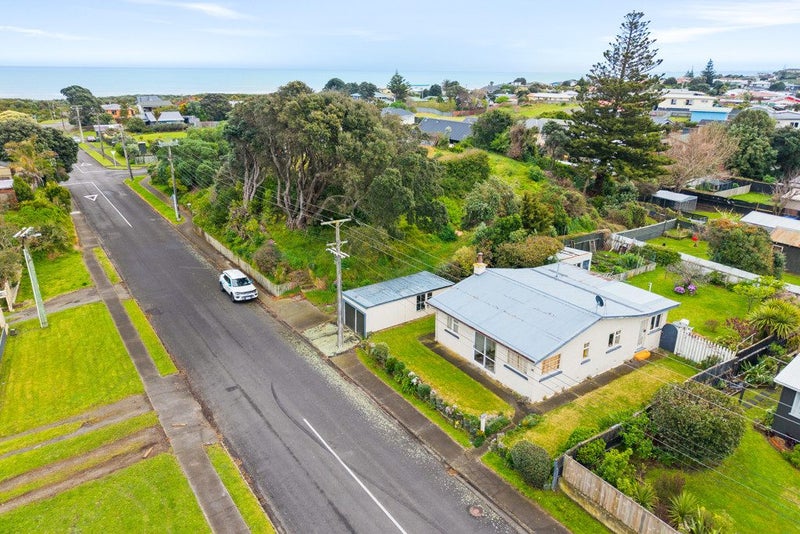 15 Taupata Street, Castlecliff, Whanganui - Carousel 2