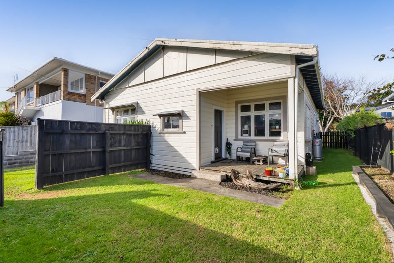 33 Gaine Street, New Plymouth, New Plymouth - Carousel 1