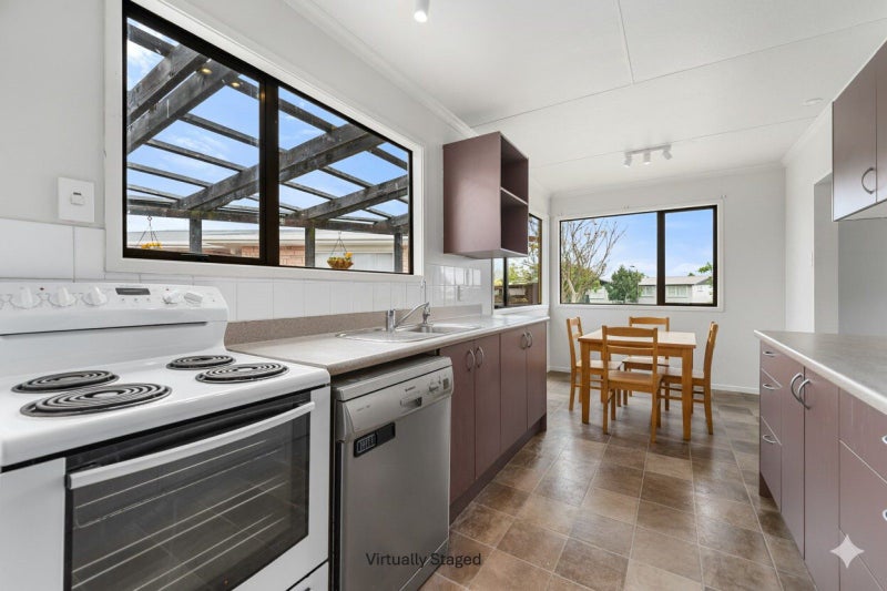 9 Karamea Crescent, Kelvin Grove, Palmerston North - Carousel 2