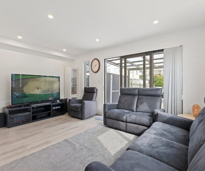 83 Thomas Road, Flat Bush, Auckland - Carousel 2