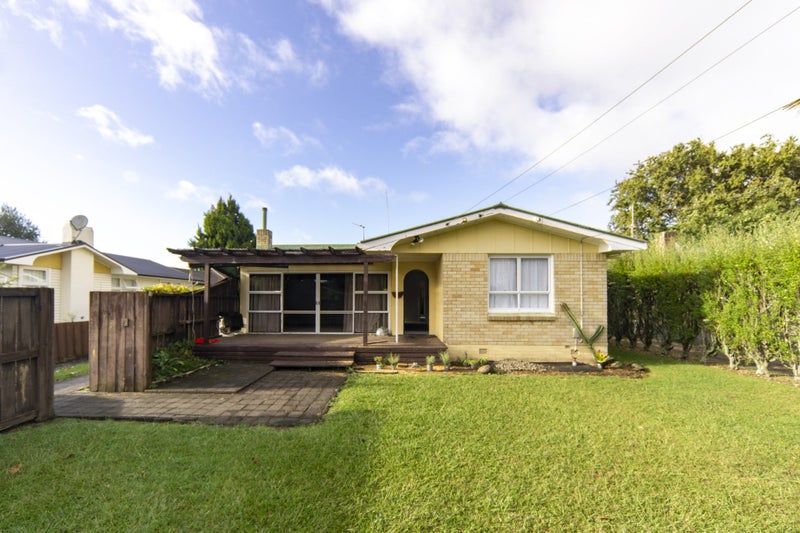 112 Masters Avenue, Silverdale, Hamilton - Carousel 1