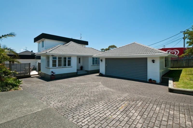 607 Beach Road, Rothesay Bay, Auckland - Carousel 1