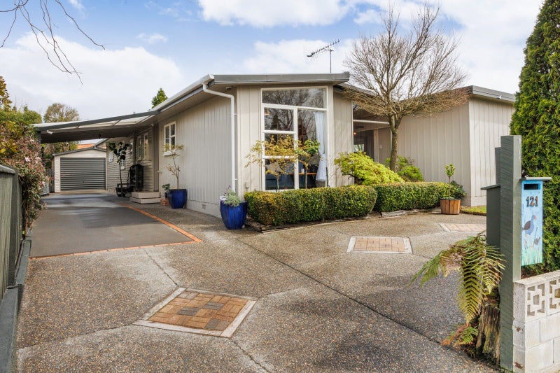 121 Ruamahanga Crescent, Terrace End, Palmerston North - Carousel 1