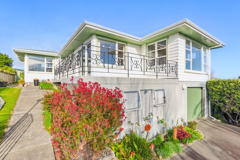 52 Kiwi Road, Raumati Beach, Paraparaumu - Carousel 1