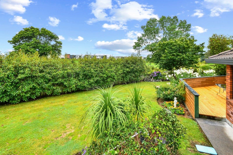 16 Gairloch Place, Wattle Downs, Auckland - Carousel 2
