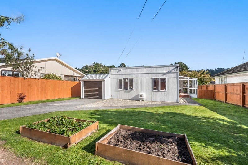 352 Stokes Valley Road, Stokes Valley, Lower Hutt - Carousel 2