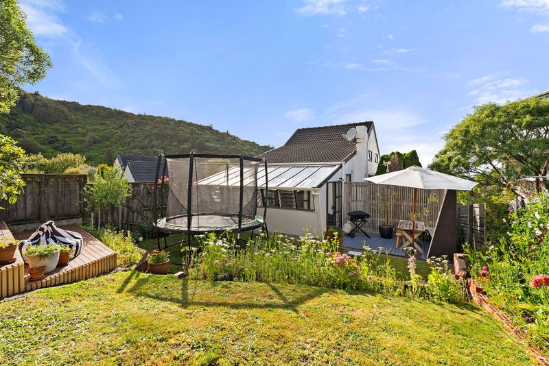 8A Malda Grove, Khandallah, Wellington - Carousel 13