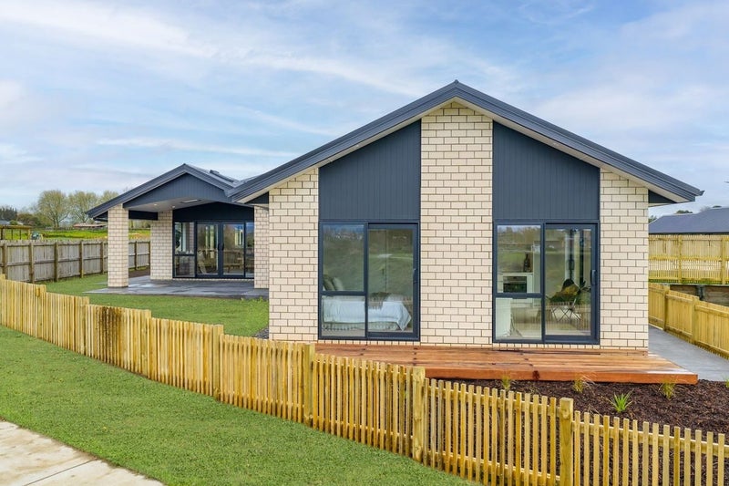 19b Silverwood Lane, Cambridge, Waipa, Waikato - Carousel 1