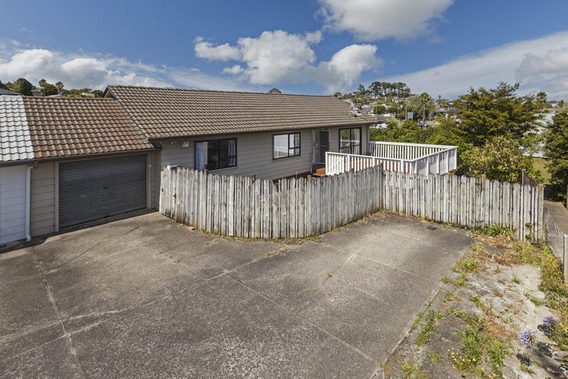 1/16 Cabello Place, Unsworth Heights, Auckland - Carousel 1