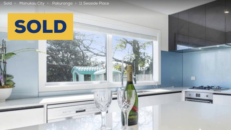 11 Seaside Place, Pakuranga, Auckland - Carousel 1