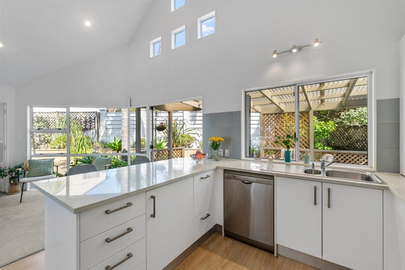 1/16 Sailfish Drive, West Harbour, Waitakere City, Auckland - Carousel 1