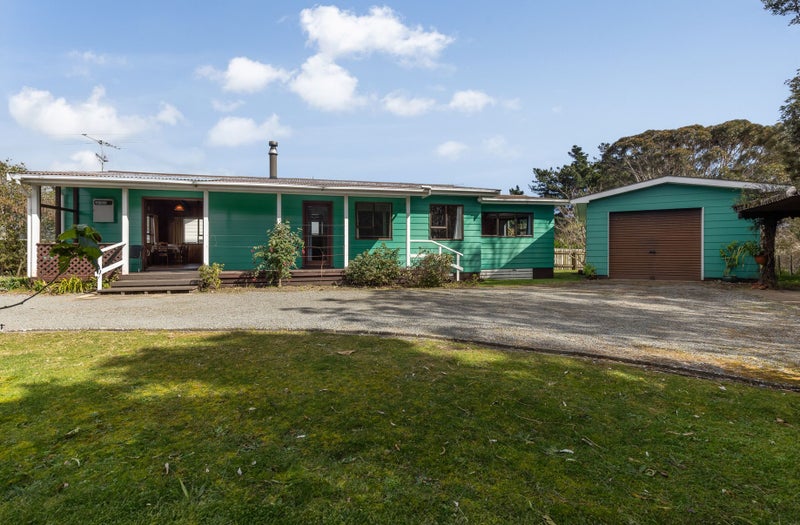 15 Pitoitoi Street, Otaihanga, Paraparaumu - Carousel 1